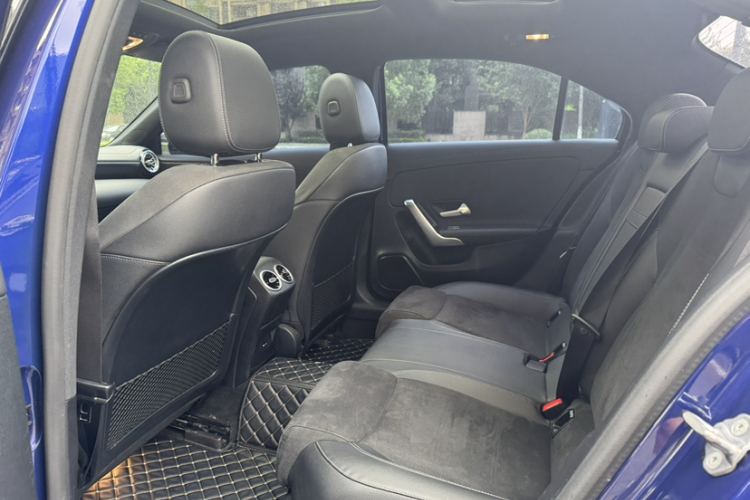 奔驰A级 2020款 改款 A 200 L 运动轿车时尚型车身外观6007