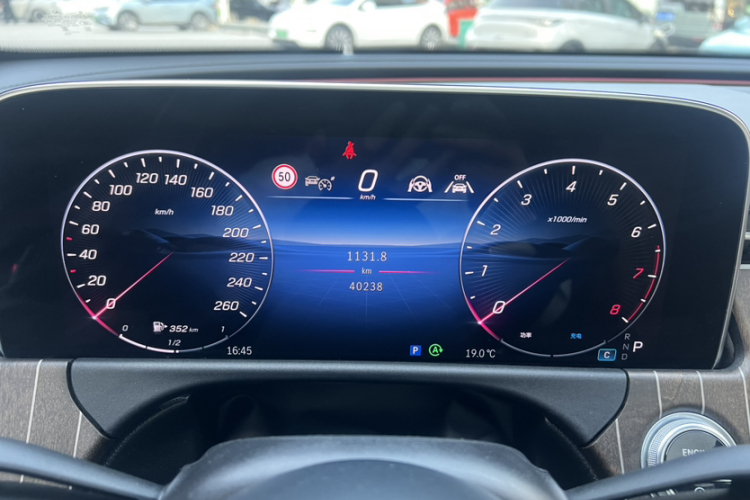 奔驰E级 2024款 E 300 L 时尚型中控内饰15