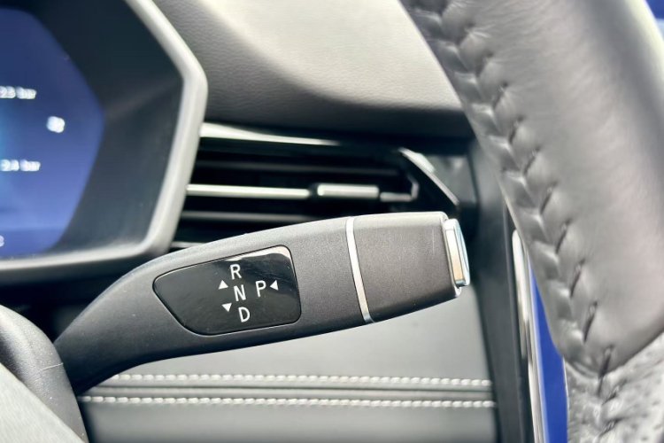 小鹏G3 2022款 G3i 460N+中控内饰7004