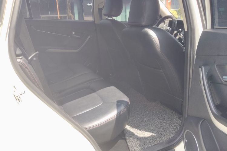 陆风X5 2016款 Plus 1.5T CVT创享版中控内饰7007