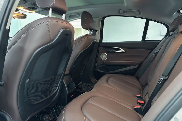 宝马1系 2021款 120i M运动曜夜版中控内饰7006