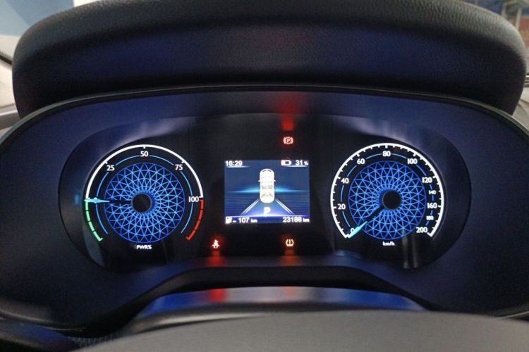 红旗E-QM5 2022款 431km 充电乐享版中控内饰15