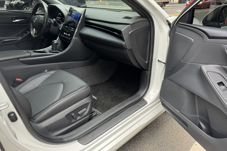 丰田 亚洲龙 2023款 双擎 2.5L 豪华版中控内饰7009