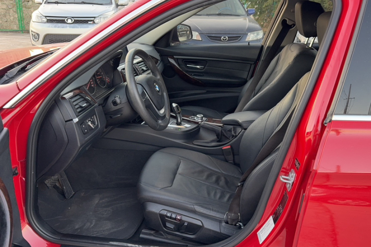 宝马3系 2013款 改款 320Li 豪华设计套装中控内饰7002