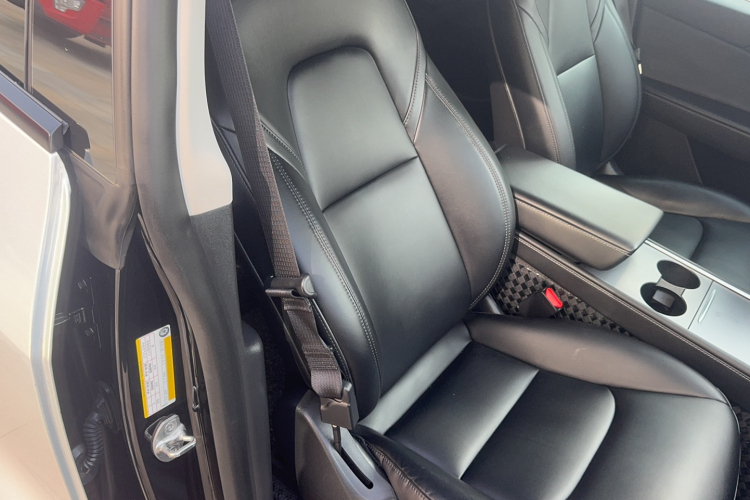 特斯拉 Model Y 2021款 标准续航后驱版局部细节41