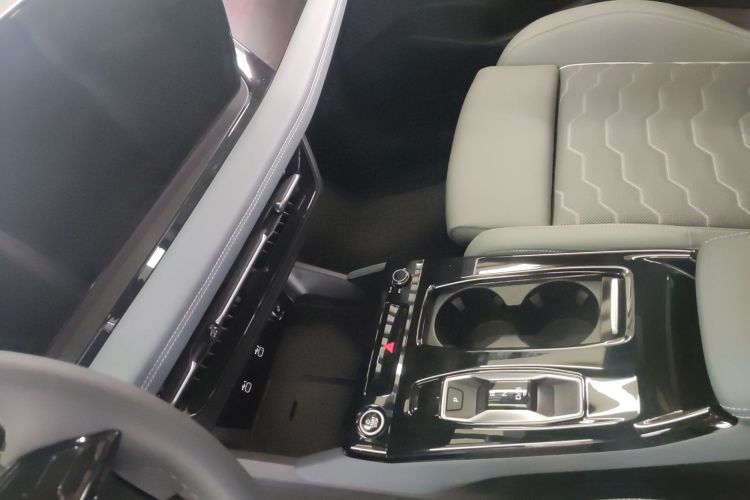 奥迪Q6L e-tron 2026款 首发领航版中控内饰7001