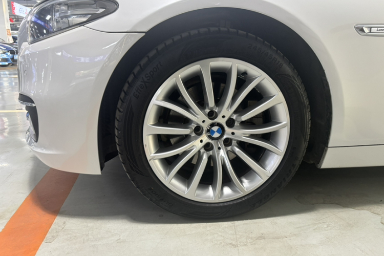 宝马5系 2014款 525Li 豪华设计套装车身外观6006