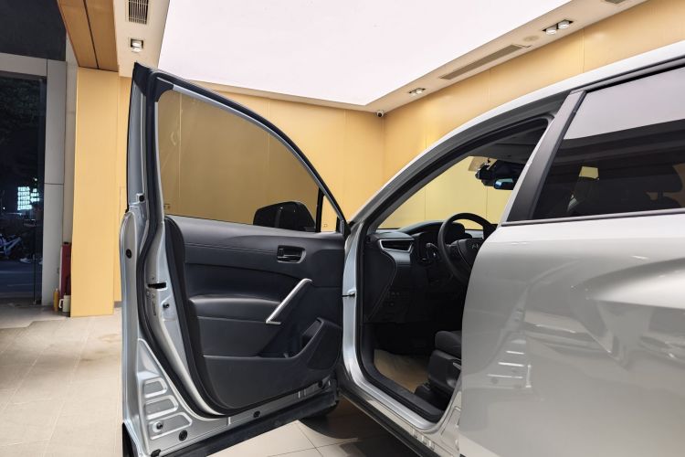 丰田 锋兰达 2023款 2.0L 智能电混双擎 领先版车身外观6007