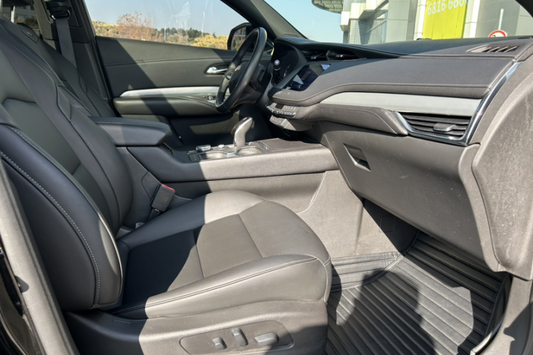 凯迪拉克XT4 2020款 28T 两驱领先型中控内饰7002