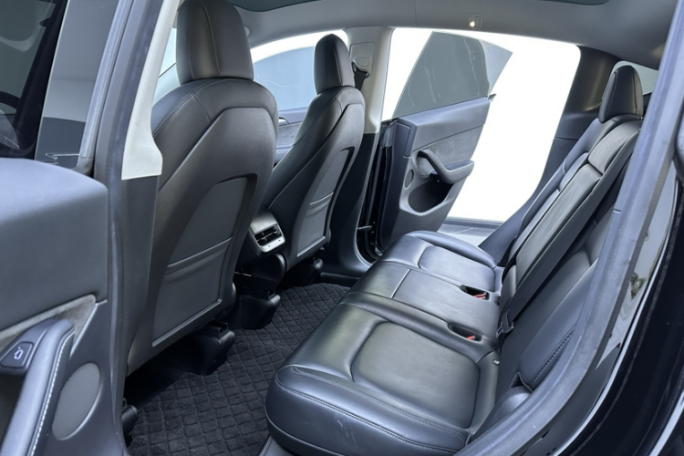 特斯拉 Model Y 2022款 后轮驱动版中控内饰7004