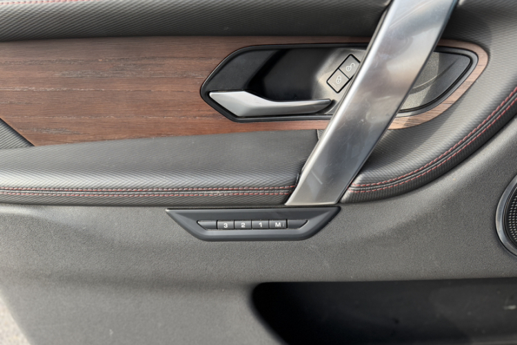 路虎 发现运动版 2020款 249PS R-Dynamic 性能科技版 5座中控内饰7005