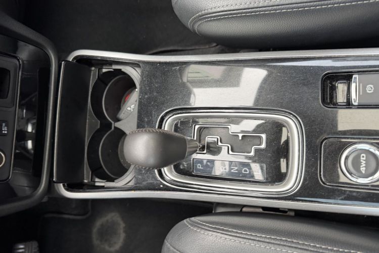 三菱 欧蓝德 2018款 2.4L 四驱精英版 5座局部细节18