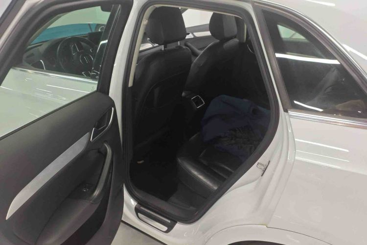 奥迪Q3 2017款 35 TFSI 风尚型中控内饰7006