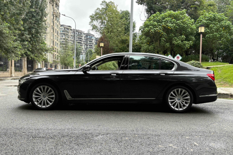 宝马7系 2016款 740Li 领先型车身外观6006