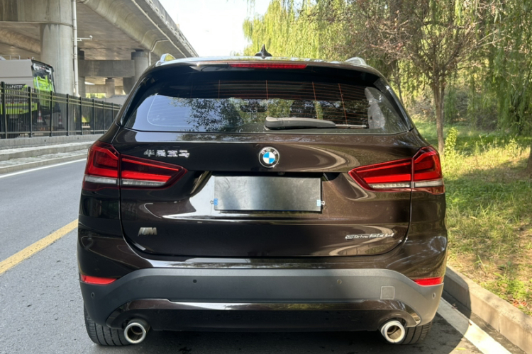 宝马X1 2020款 sDrive20Li 时尚型车身外观6004