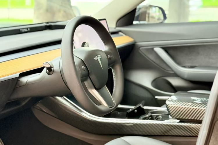 特斯拉 Model 3 2020款 改款 标准续航后驱升级版车身外观6004