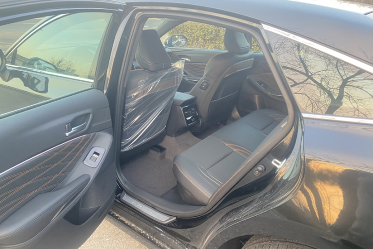 丰田 亚洲龙 2024款 双擎 2.5L XLE尊贵版中控内饰7006