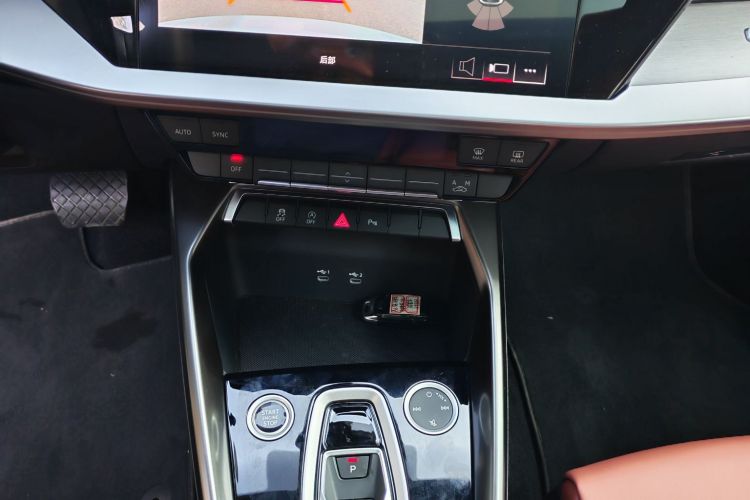 奥迪A3 2025款 Sportback 35TFSI 飞驰尊享型中控内饰7009