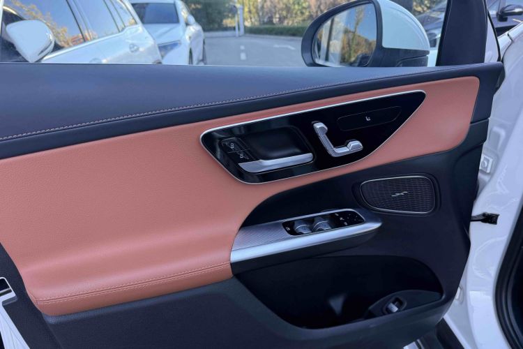 奔驰GLC 2023款 GLC 260 L 4MATIC 动感型 7座中控内饰7001