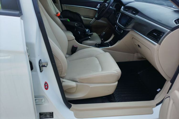 吉利汽车 帝豪 2017款 三厢百万款 1.5L 手动豪华型中控内饰7005