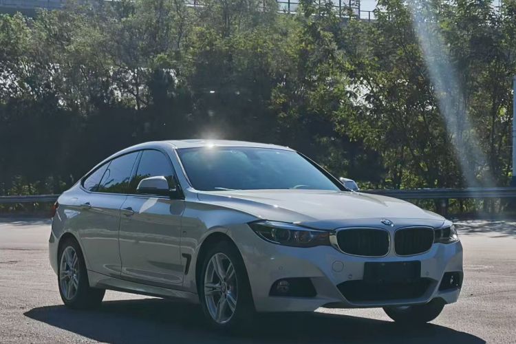 宝马3系GT 2019款 320i M运动套装车身外观6002