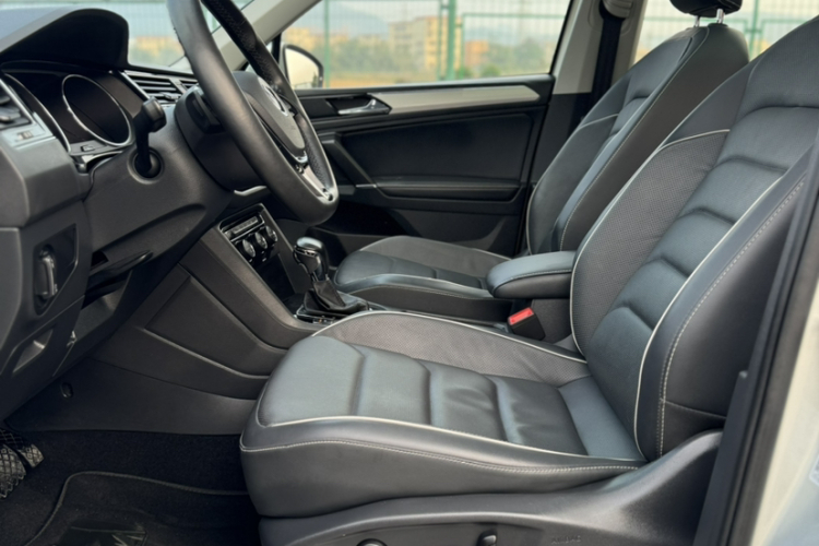 大众 途观L 2017款 330TSI 自动两驱旗舰版中控内饰7002