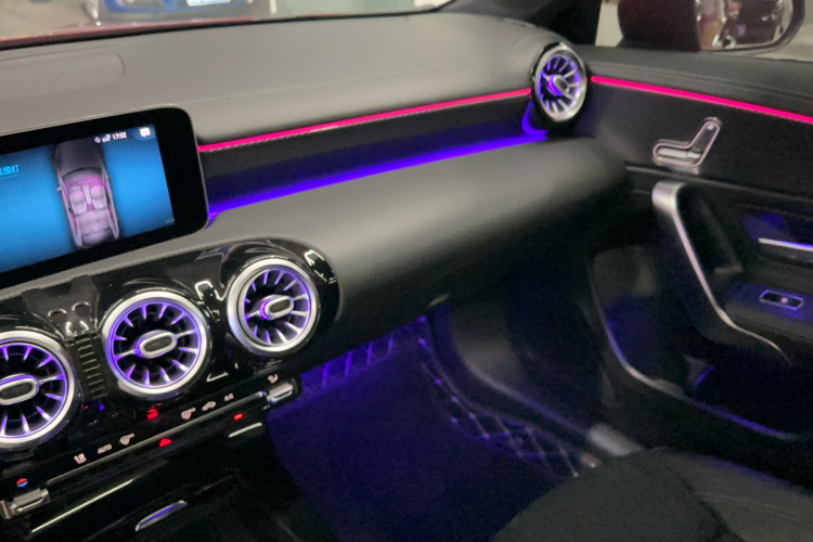 奔驰A级 2020款 A 200 L 运动轿车局部细节9006