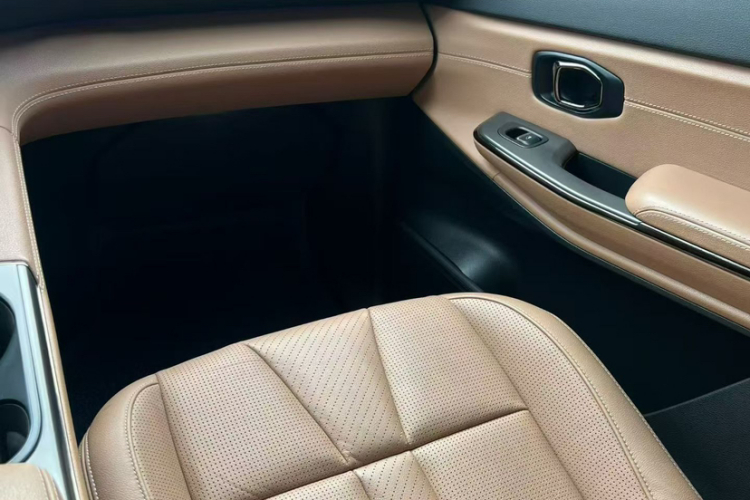 蔚来ES8 2020款 580KM 七座版局部细节41