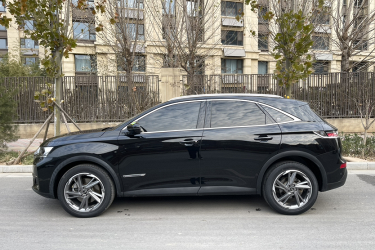 DS 7 2018款 45THP 里沃利先锋版车身外观6001
