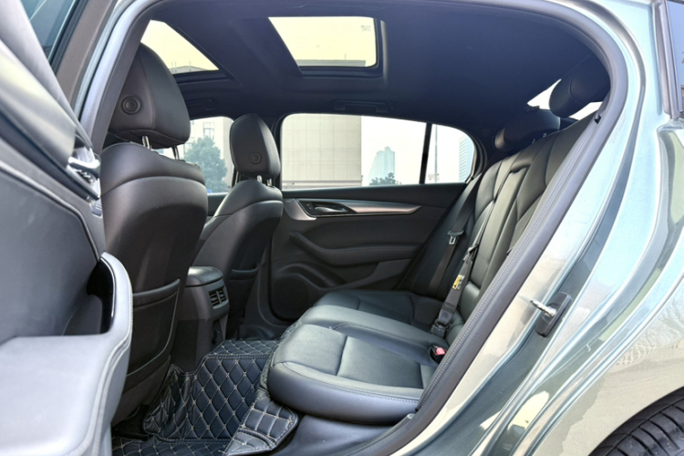 凯迪拉克CT5 2023款 28T 豪华型（标准版）中控内饰7014