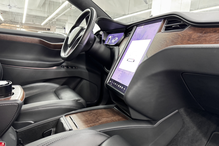 特斯拉 Model X 2019款 长续航版中控内饰7002