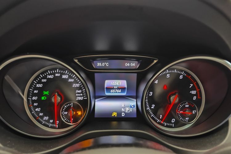 奔驰GLA 2018款 GLA 200 动感型中控内饰15