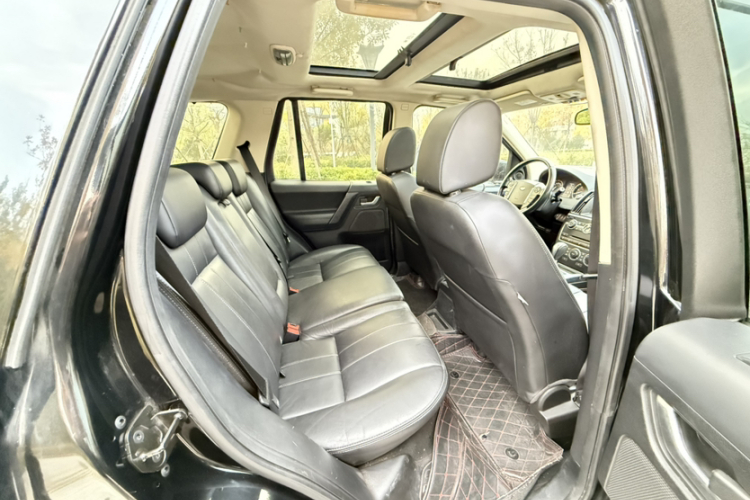 路虎 神行者2 2013款 2.0T Si4 SE汽油版中控内饰7009