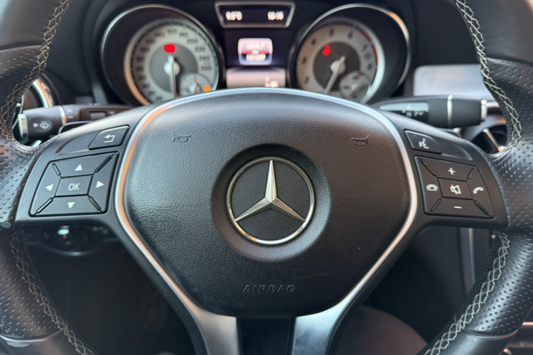 奔驰GLA 2016款 GLA 200 动感型中控内饰7011