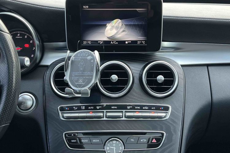 奔驰C级 2017款 改款 C 200 L 运动版中控内饰7003