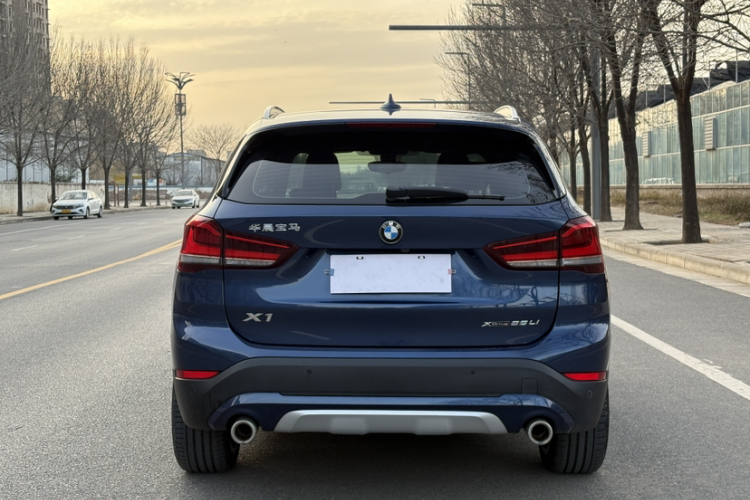 宝马X1 2021款 xDrive25Li 尊享型车身外观6006