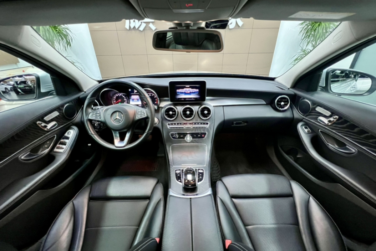 奔驰C级 2015款 C 200 L 运动型中控内饰7002