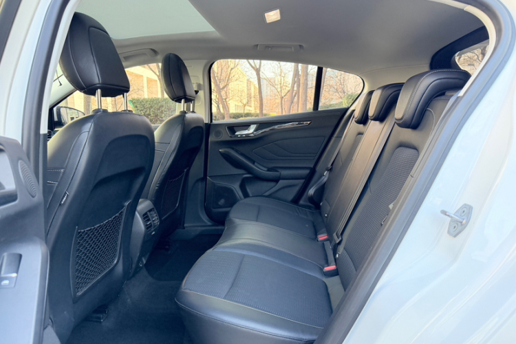 福特 福克斯 2021款 两厢 EcoBoost 180 自动锋潮型局部细节22