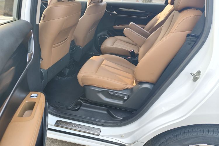 比亚迪 宋MAX 2018款 1.5T 自动智联精英型 6座中控内饰7004