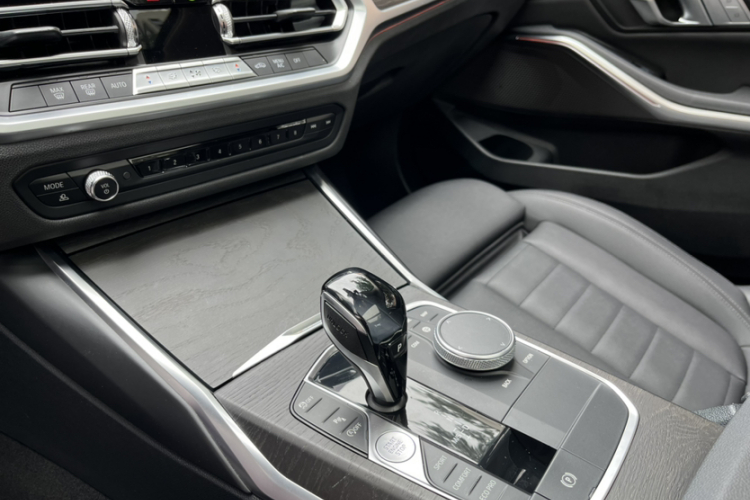 宝马3系 2020款 325Li M运动套装中控内饰7005