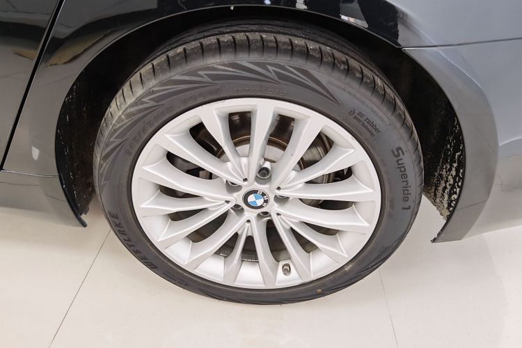 宝马5系 2020款 530Li 领先型 豪华套装车身外观6010