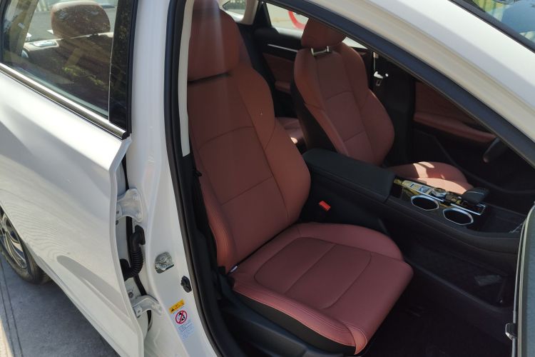 长安 逸动 2025款 PLUS 1.4T 双离合高能版局部细节41