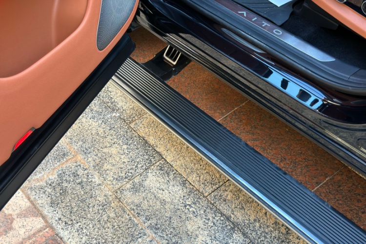 鸿蒙智行 问界M7 2024款 1.5T 智驾四驱Ultra版 5座中控内饰7010