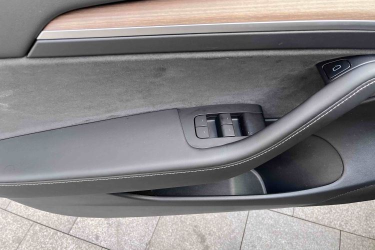 特斯拉 Model 3 2021款 标准续航后驱升级版 3D6中控内饰7008