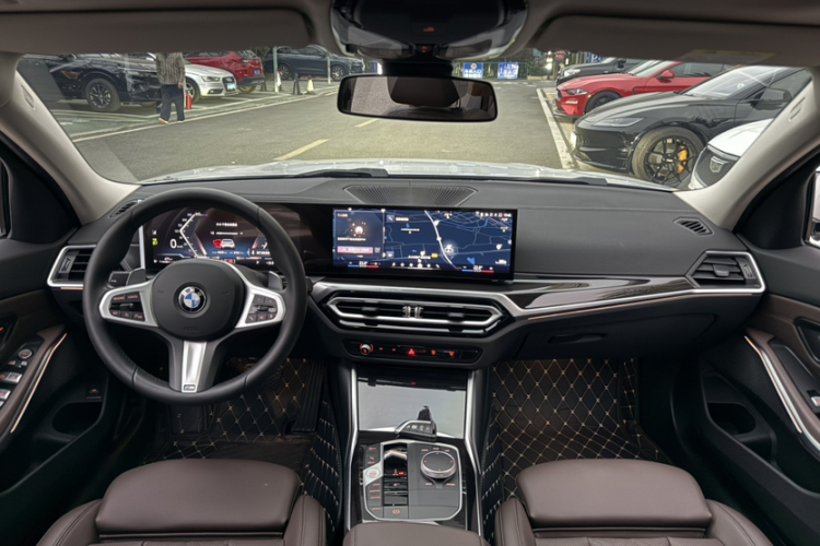 宝马3系 2024款 325Li M运动套装中控内饰7003