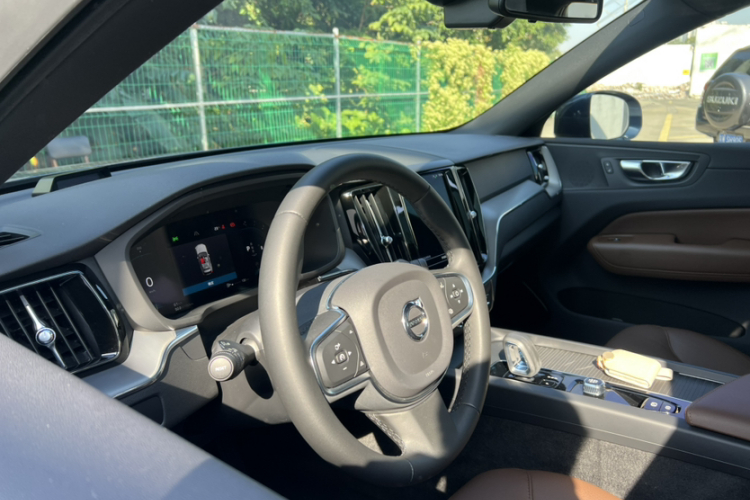 沃尔沃XC60 2023款 B5 四驱智逸豪华版中控内饰7002