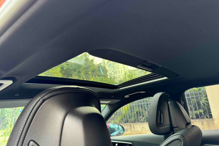 奔驰C级 2023款 改款 C 200 L 运动版中控内饰7005