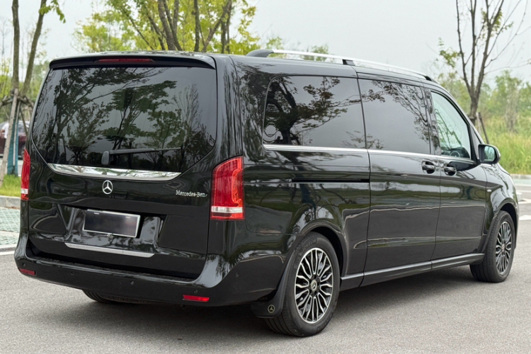 奔驰V级 2018款 V 260 L 尊贵加长版 国VI车身外观6004