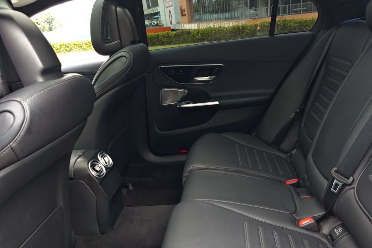 奔驰C级 2022款 C 260 L 运动版局部细节22