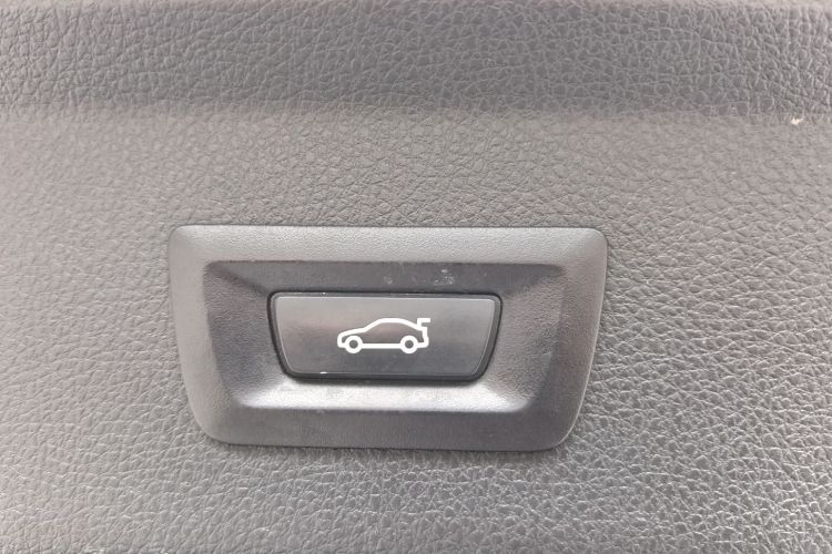 宝马3系GT 2019款 320i M运动套装中控内饰7013